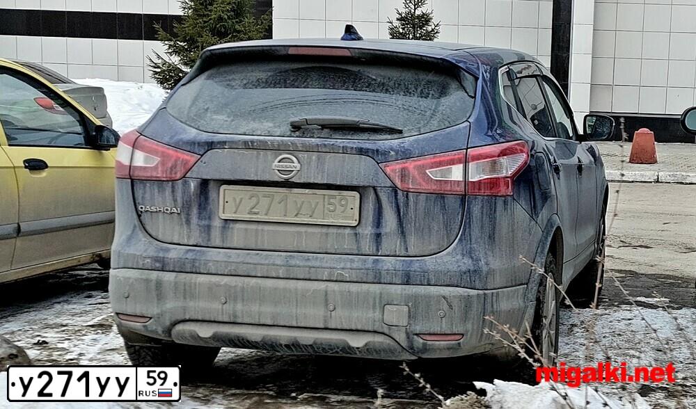 Фото автомобиля CHEVROLET CRUZE, 2011 — госномер У271УУ59. Цвет: Красный