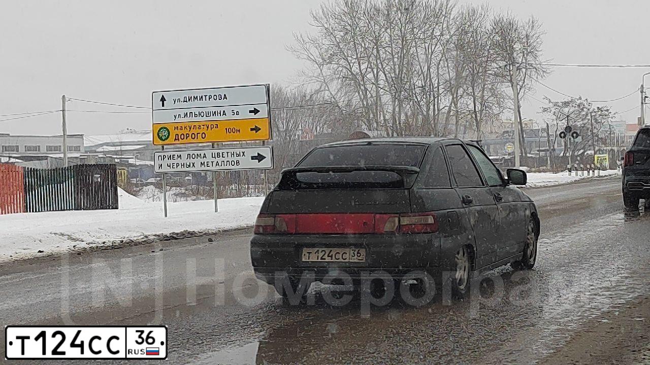 Фото автомобиля LADA 2112, 2004 — госномер Т124СС36. Цвет: ЗОЛОТИСТЫЙ