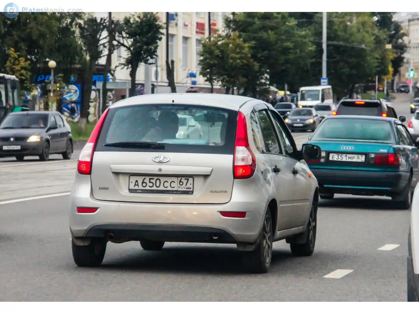 Фото автомобиля LADA 2192 KALINA, 2015 — госномер А650СС67. Цвет: Серебристый