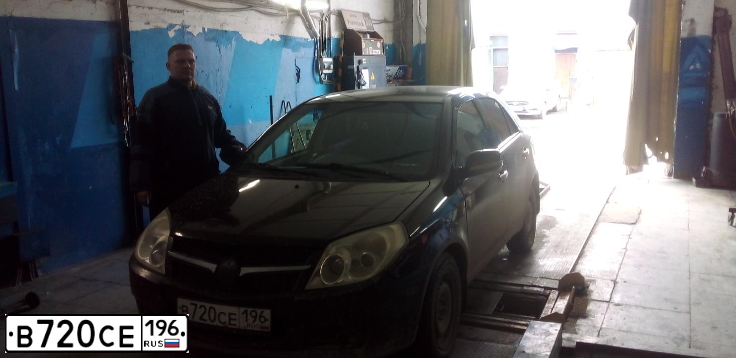 Фото автомобиля GEELY MK, 2011 — госномер О858СТ196. Цвет: ЧЕРНЫЙ