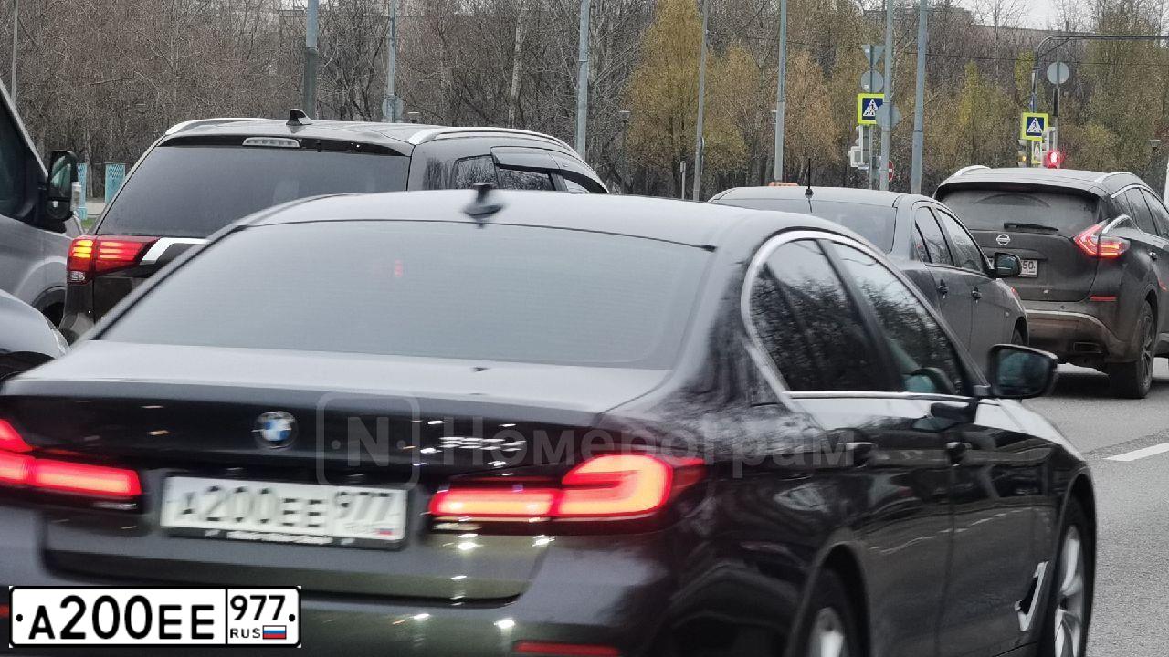 Фото автомобиля BMW 520D, 2020 — госномер А200ЕЕ977. Цвет: СЕРЫЙ