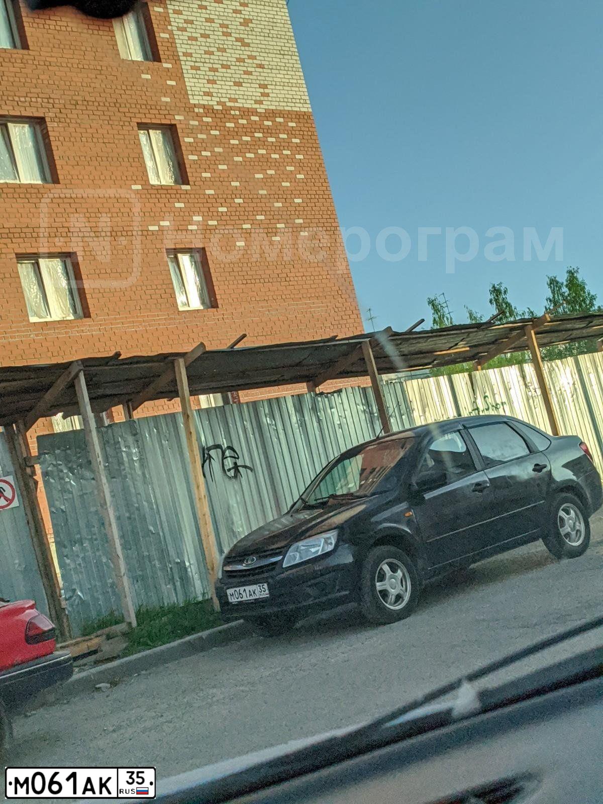 Фото автомобиля LADA 2190 GRANTA, 2017 — госномер М061АК35. Цвет: ЧЕРНЫЙ