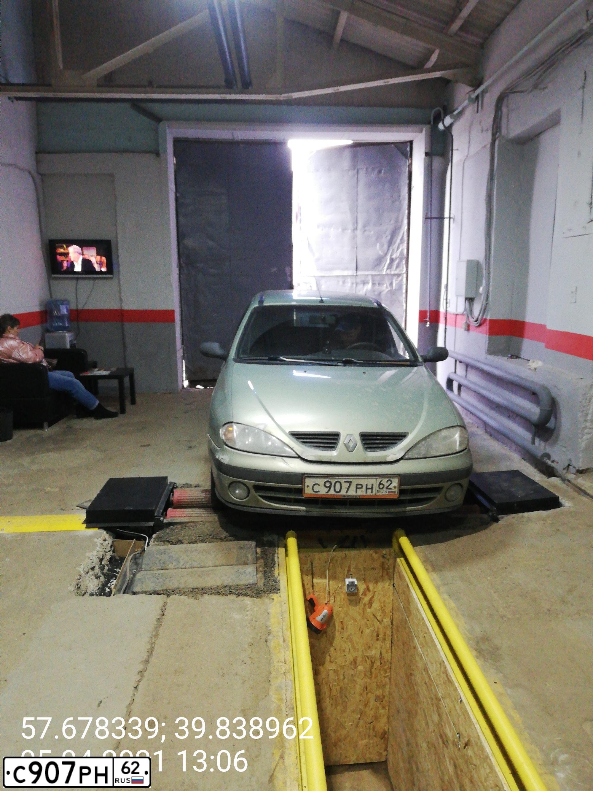 Фото автомобиля RENAULT MEGANE, 2002 — госномер А546ВТ190. Цвет: СВЕТЛО-СЕРО-ЗЕЛЕНЫЙ