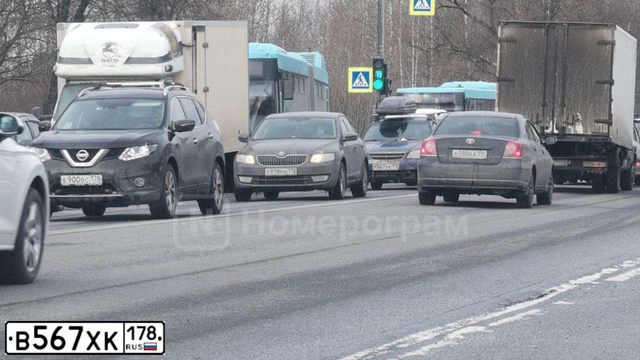 Фото автомобиля FORD KUGA, 2015 — госномер Н177МА136. Цвет: Белый