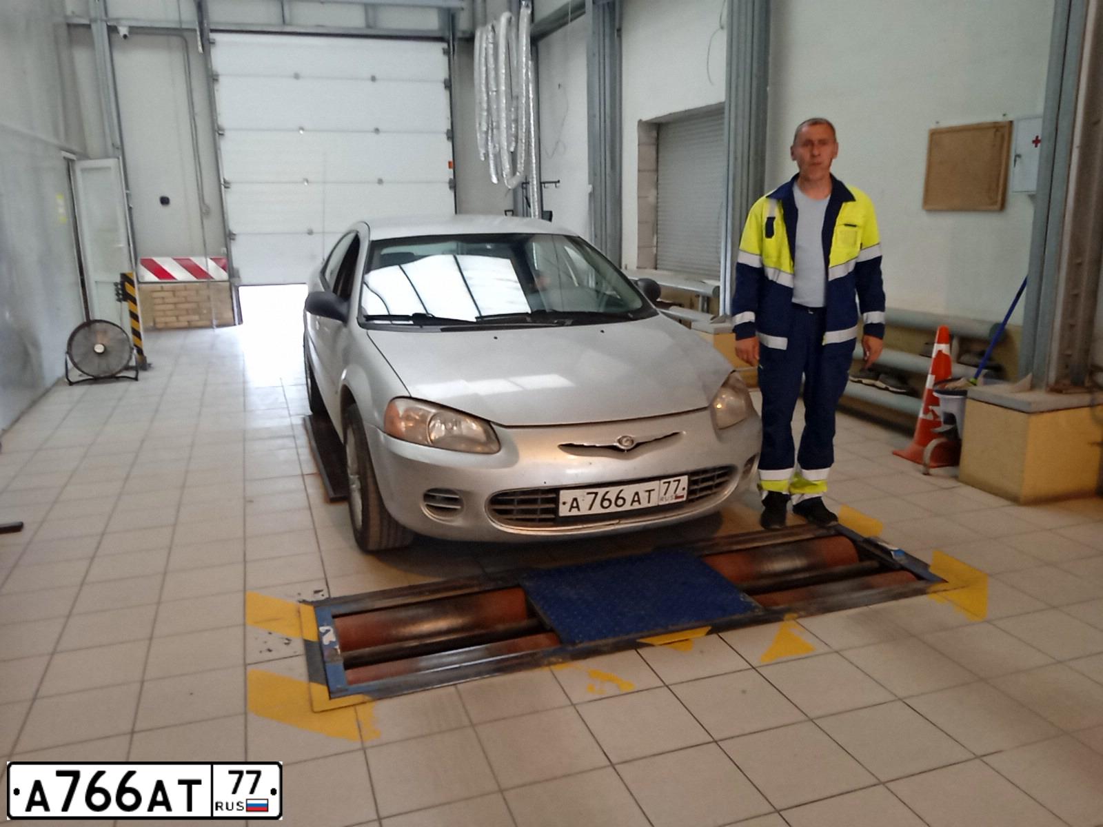 Фото автомобиля CHRYSLER SEBRING, 2001 — госномер А766АТ77. Цвет: Серебристый