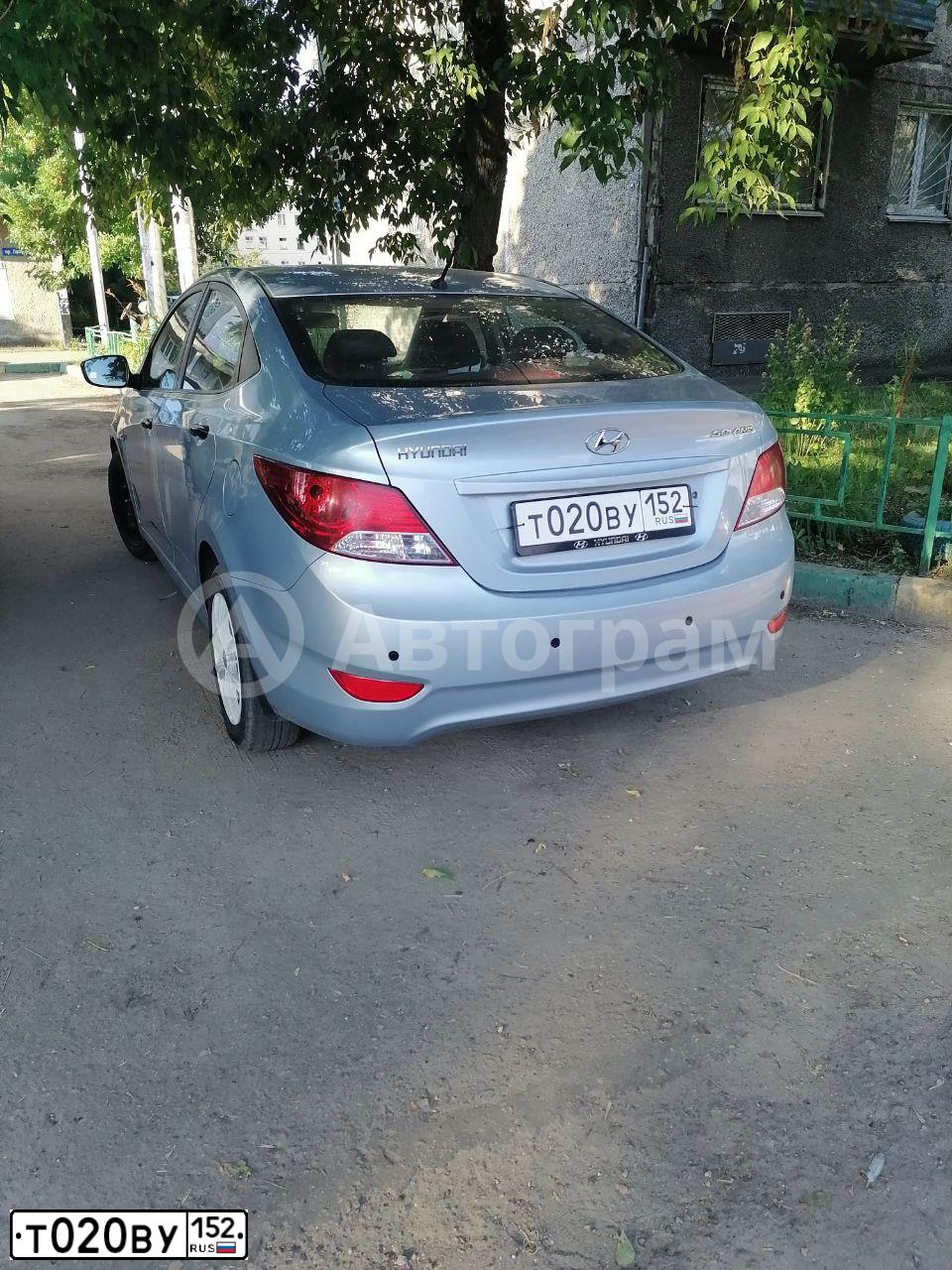 Фото автомобиля HYUNDAI SOLARIS, 2012 — госномер Т020ВУ152. Цвет: СЕРО-ГОЛУБОЙ