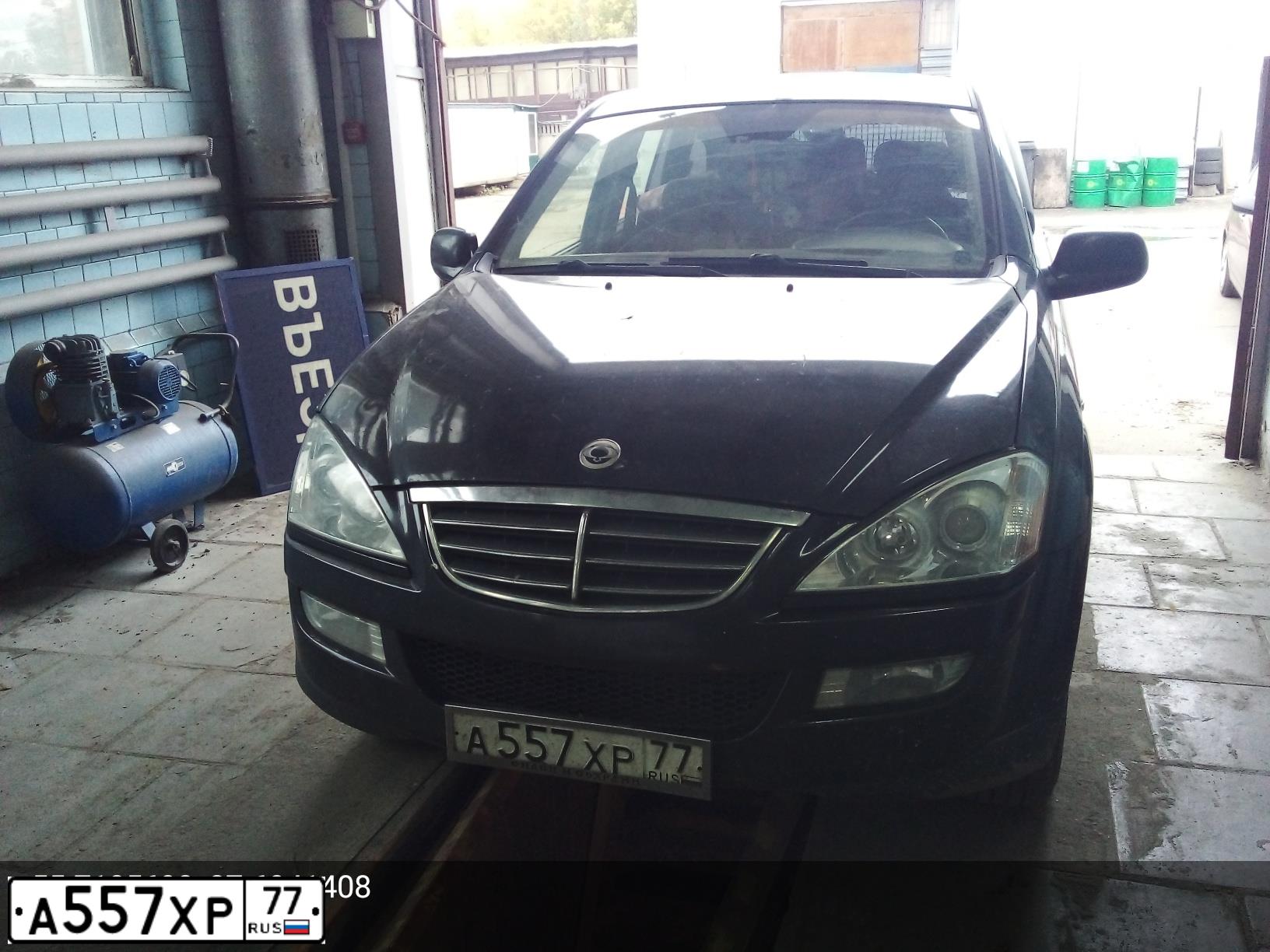 Фото автомобиля SSANGYONG KYRON, 2011 — госномер А557ХР77. Цвет: ЧЕРНЫЙ