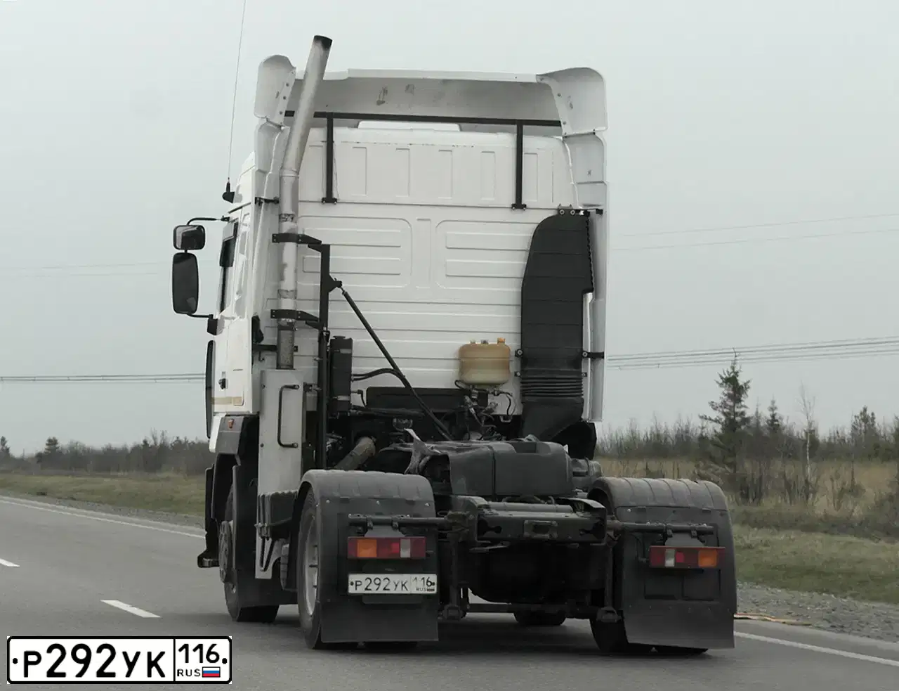 Фото автомобиля MAZ 5440 /4X2/, 2012 — госномер Р292УК116. Цвет: БЕЛЫЙ