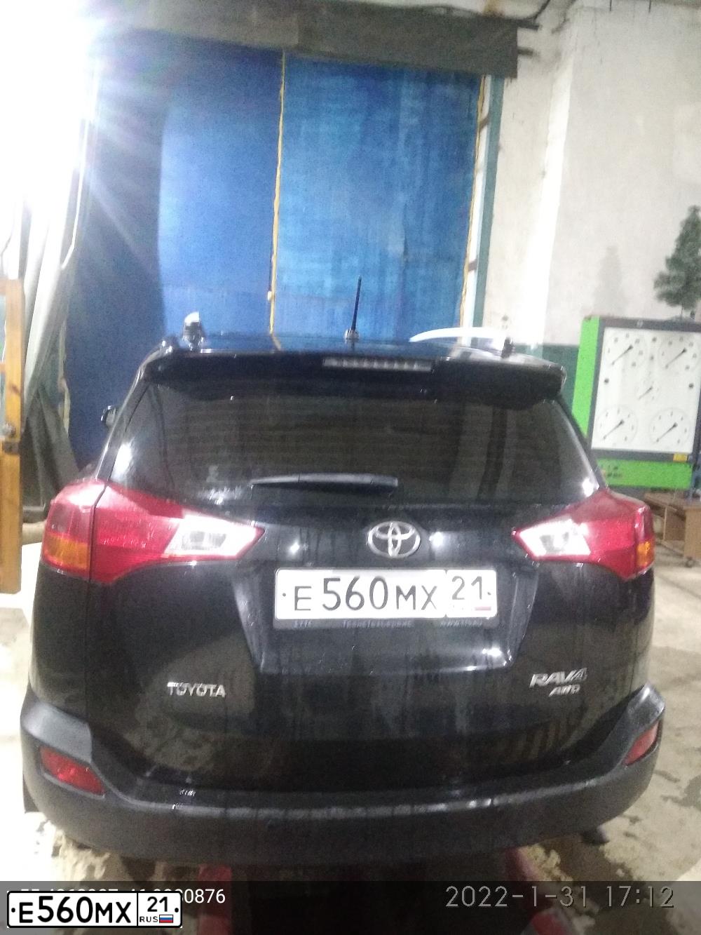 Фото автомобиля TOYOTA RAV4, 2015 — госномер Е560МХ21. Цвет: ЧЕРНЫЙ