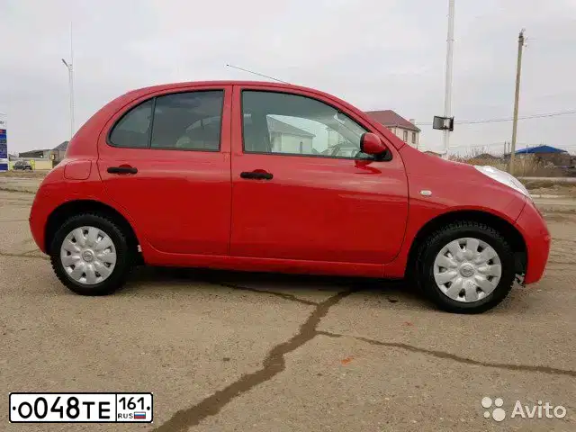 Фото автомобиля NISSAN MICRA, 2006 — госномер О048ТЕ161. Цвет: Красный