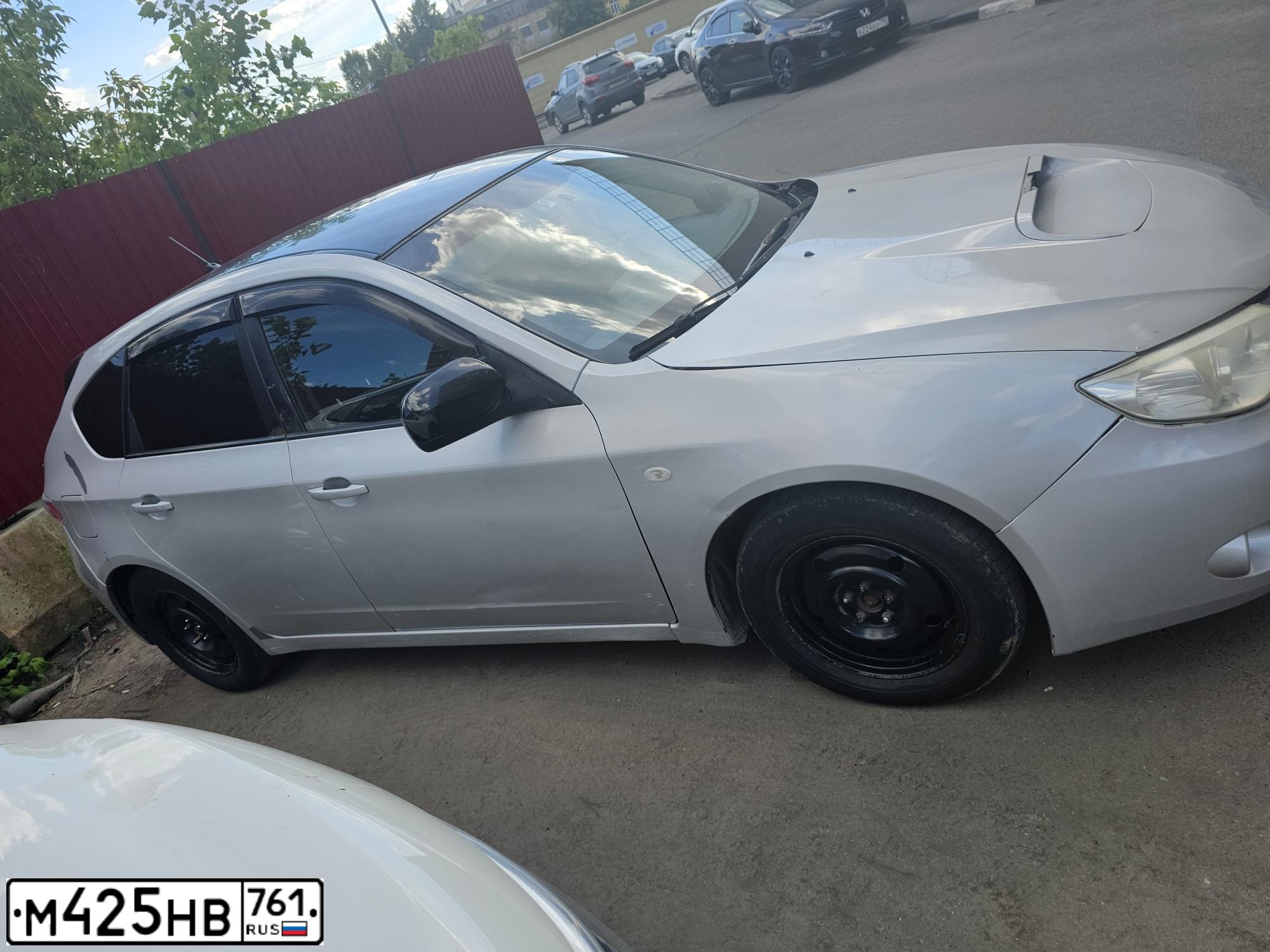 Фото автомобиля SUBARU IMPREZA, 2008 — госномер М425НВ761. Цвет: СЕРЕБРИСТЫЙ