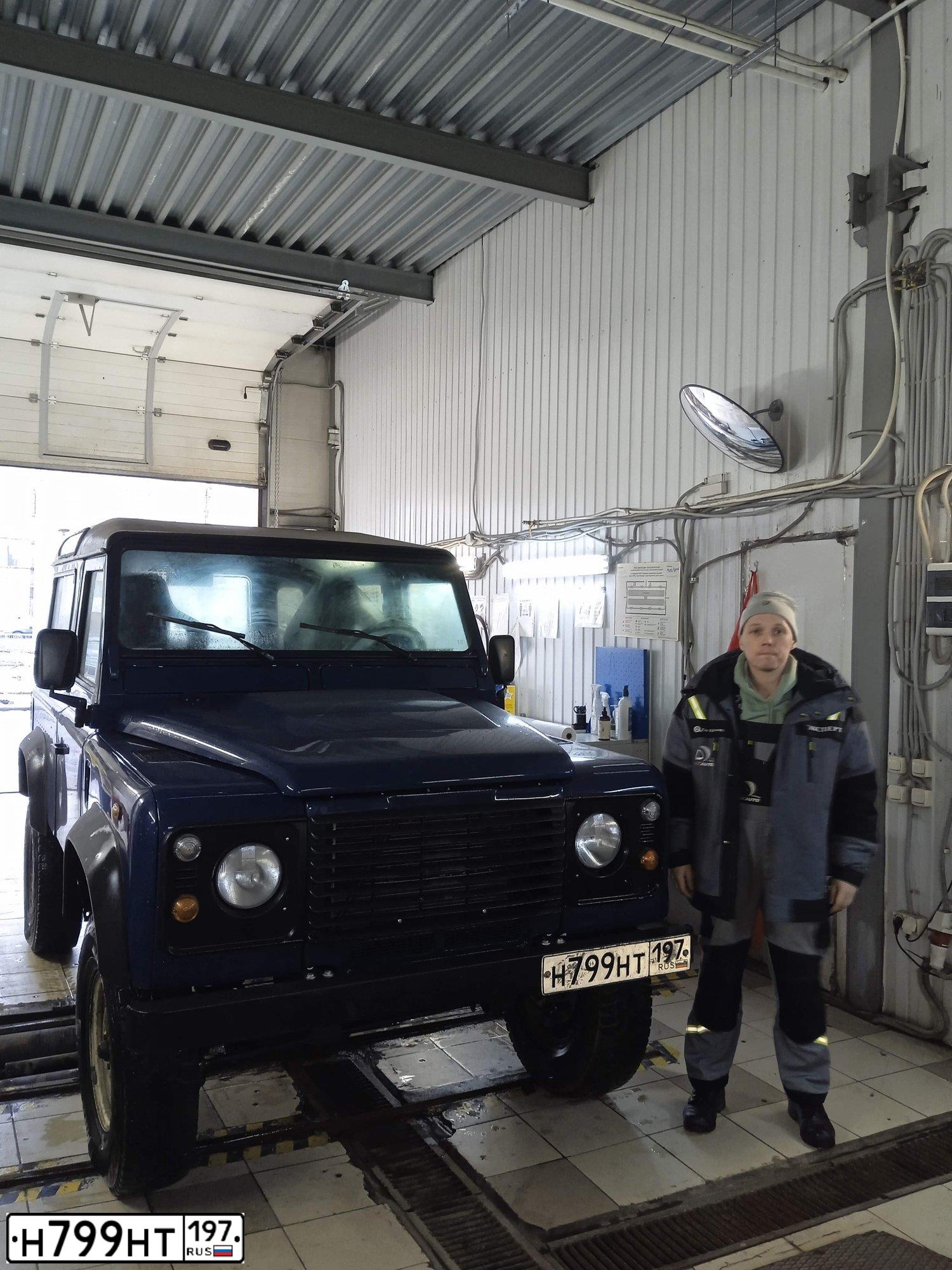 Фото автомобиля LANDROVER DEFENDER, 1998 — госномер Н799НТ197. Цвет: СИНИЙ