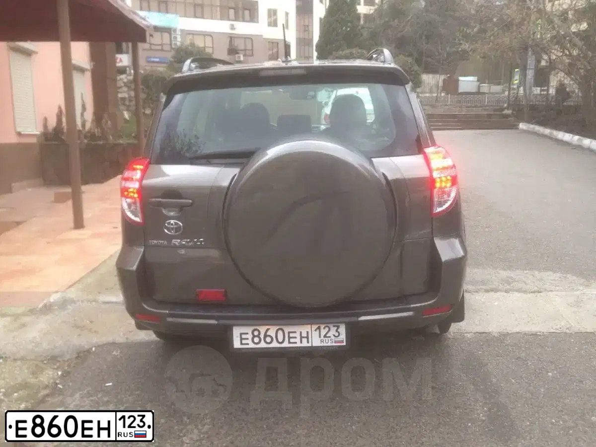 Фото автомобиля TOYOTA RAV4, 2012 — госномер Е860ЕН123. Цвет: БРОНЗОВЫЙ