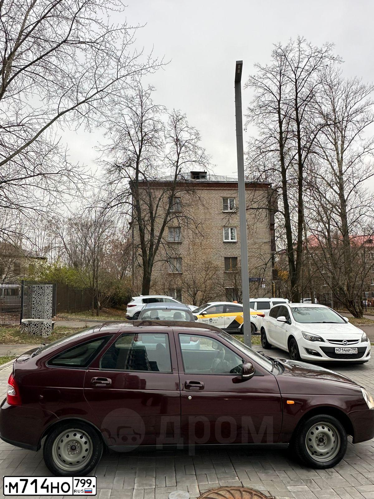 Фото автомобиля MERCEDES GLK-KLASSE, 2013 — госномер М714НО799. Цвет: Коричневый