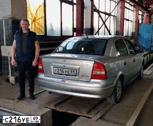 Фото автомобиля CHEVROLET VIVA, 2005 — госномер Х208ЕЕ197. Цвет: СВЕТЛО-СЕРЕБ МЕТАЛЛ.