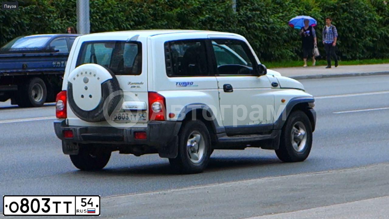Фото автомобиля SSANGYONG KORANDO, 2001 — госномер О803ТТ54. Цвет: БЕЛЫЙ