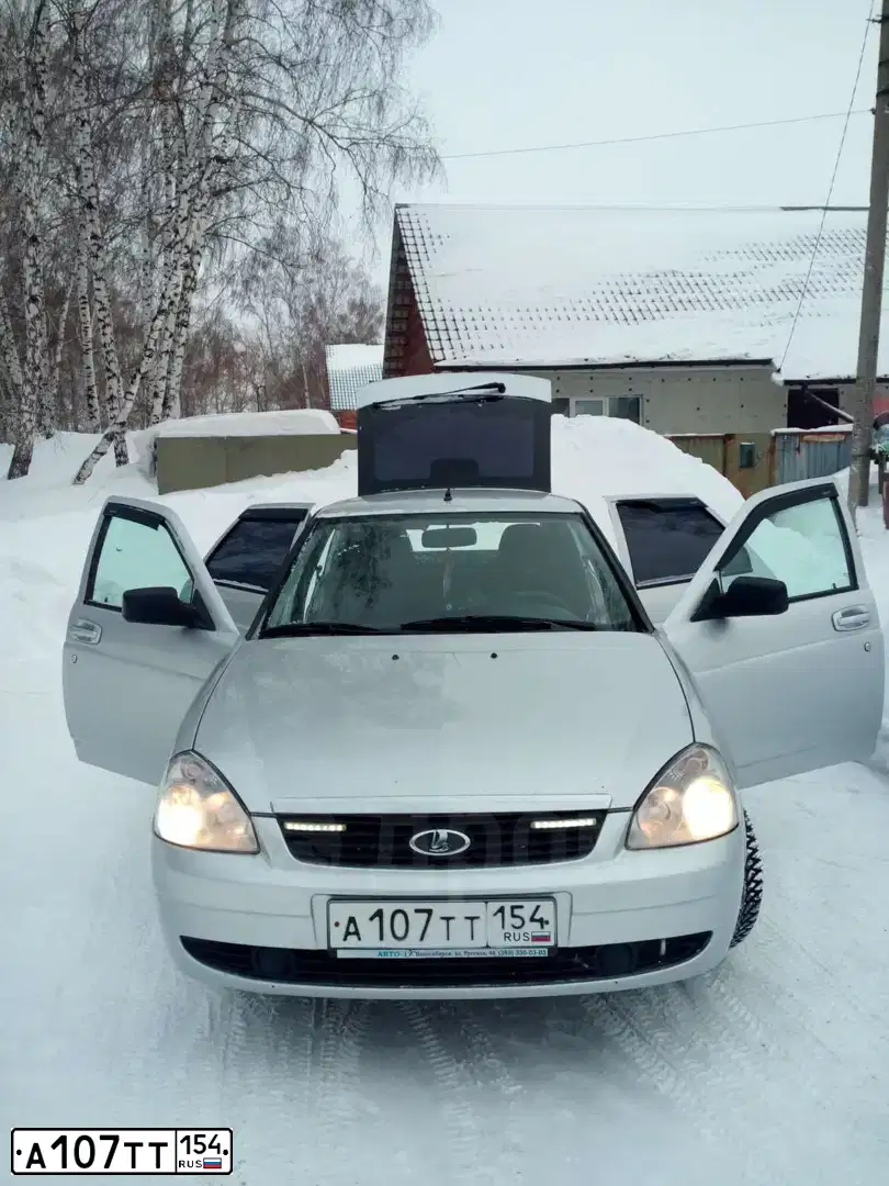 Фото автомобиля LADA 2172 PRIORA, 2011 — госномер Е142НХ70. Цвет: Серебристый