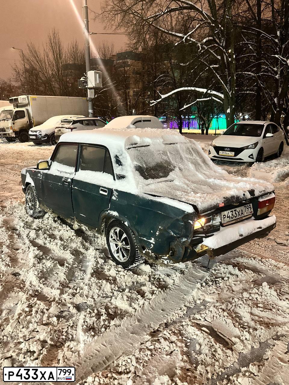 Фото автомобиля LADA 2107 LADA, 2008 — госномер Р433ХА799. Цвет: ЗЕЛЕНЫЙ ТЕМНЫЙ