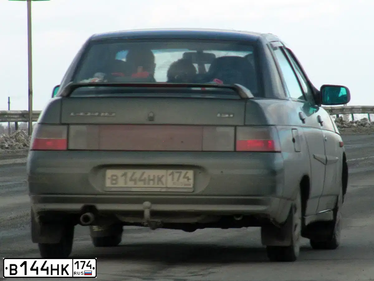 Фото автомобиля ВАЗ 21102, 2003 — госномер Е368КТ45. Цвет: Темно-зеленый
