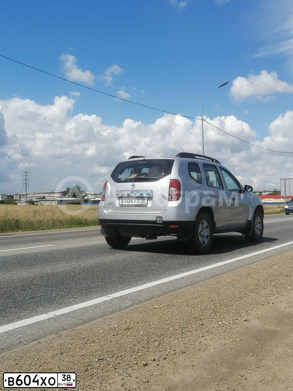 Фото автомобиля RENAULT DUSTER, 2012 — госномер В604ХО38. Цвет: СВЕТЛО-СЕРЫЙ