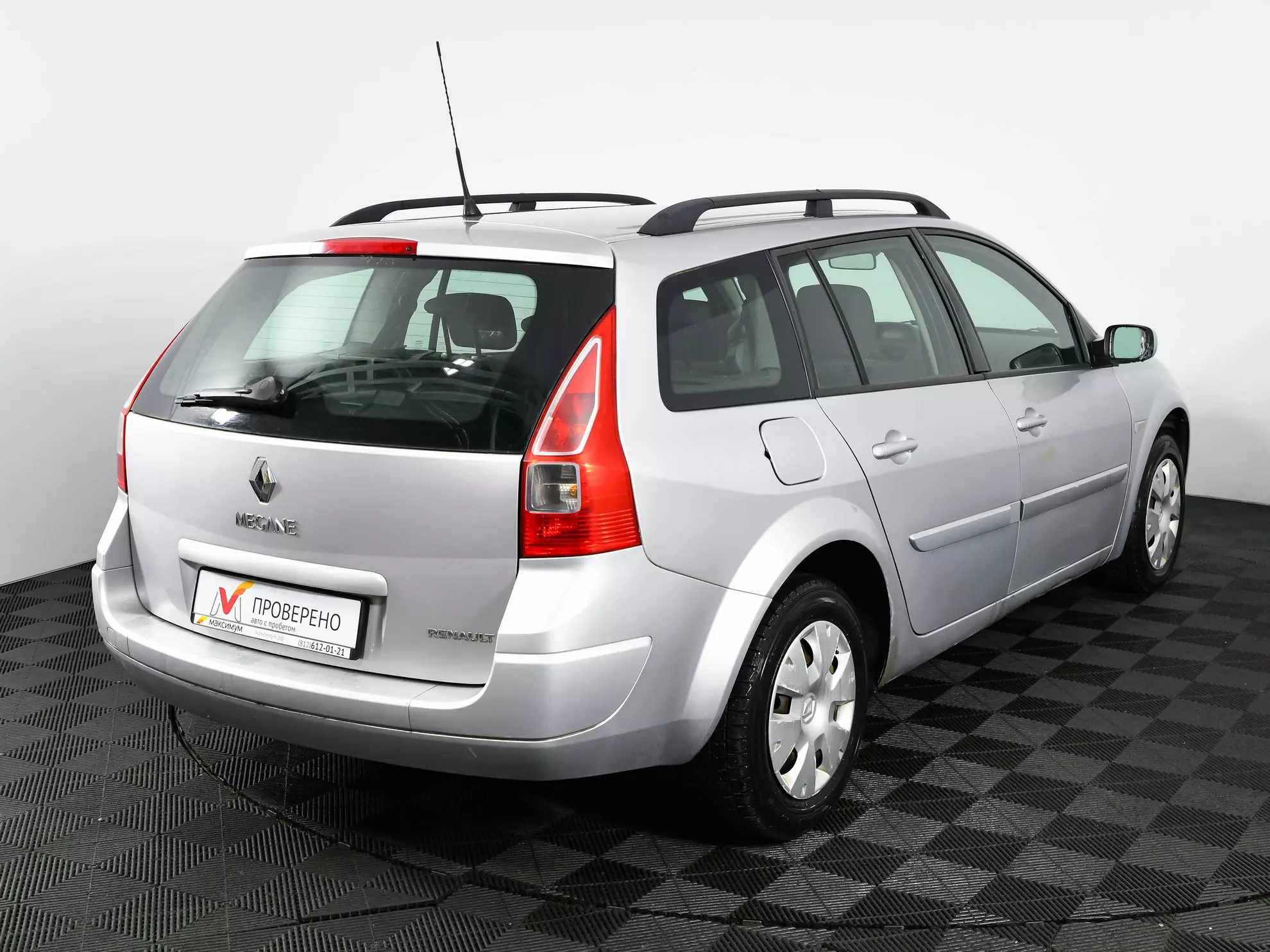 Фото автомобиля RENAULT MEGANE, 2007 — госномер Т641КР198. Цвет: Серебристый