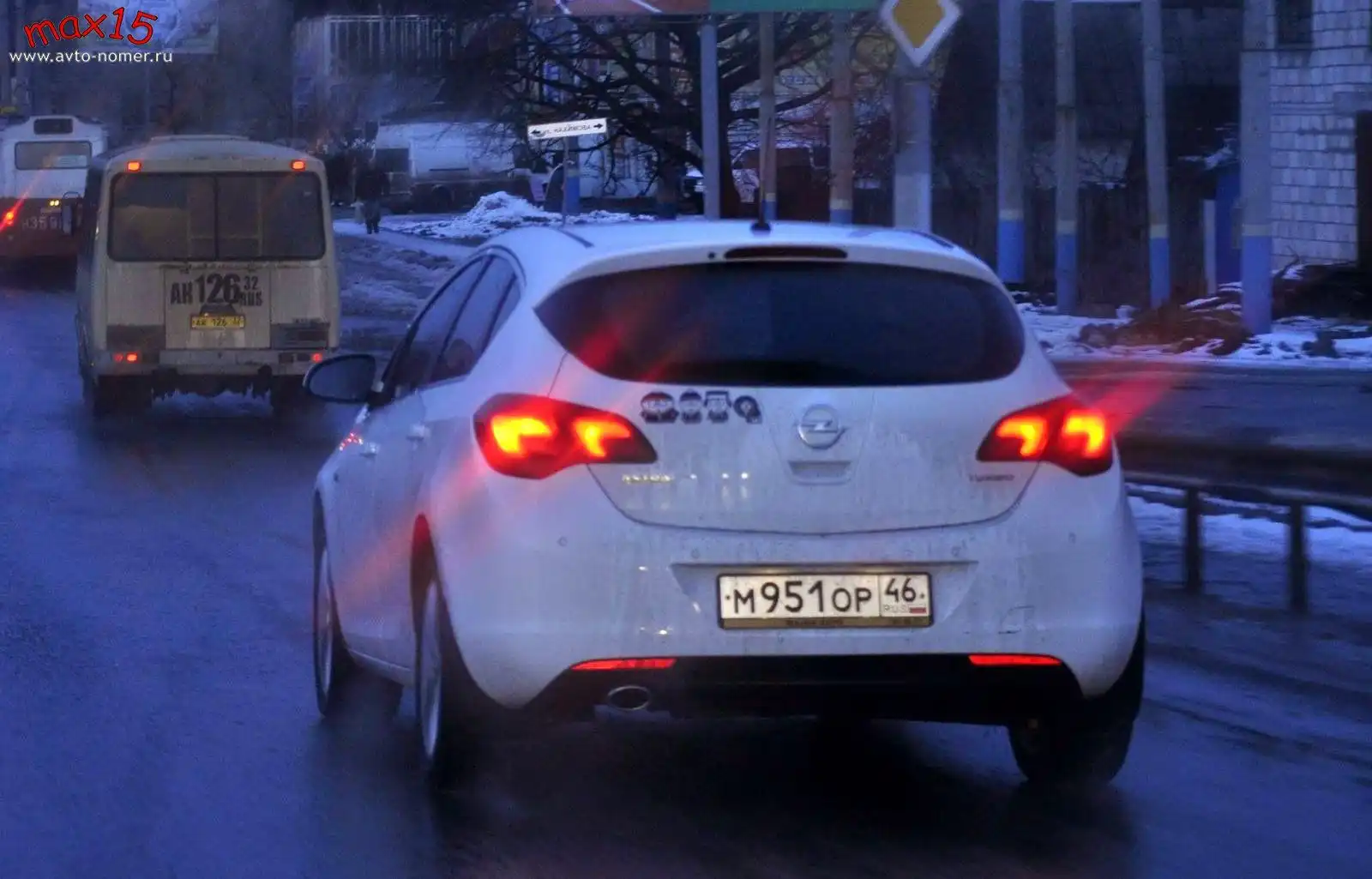 Фото автомобиля OPEL ASTRA, 2011 — госномер О684МВ977. Цвет: БЕЛЫЙ-ЧЕРНЫЙ