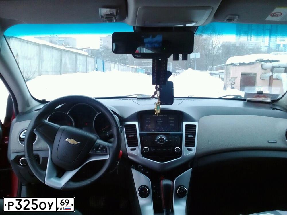 Фото автомобиля CHEVROLET CRUZE, 2010 — госномер Х398ХР750. Цвет: Красный