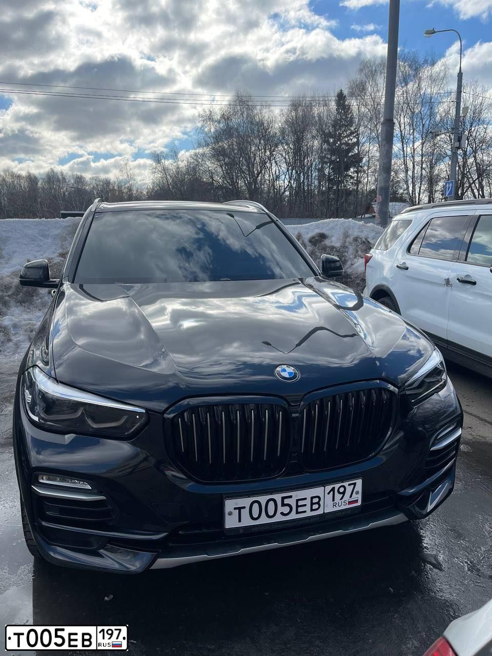 Фото автомобиля MERCEDES GL-KLASSE, 2010 — госномер Т005ЕВ197. Цвет: СЕРЕБРИСТЫЙ