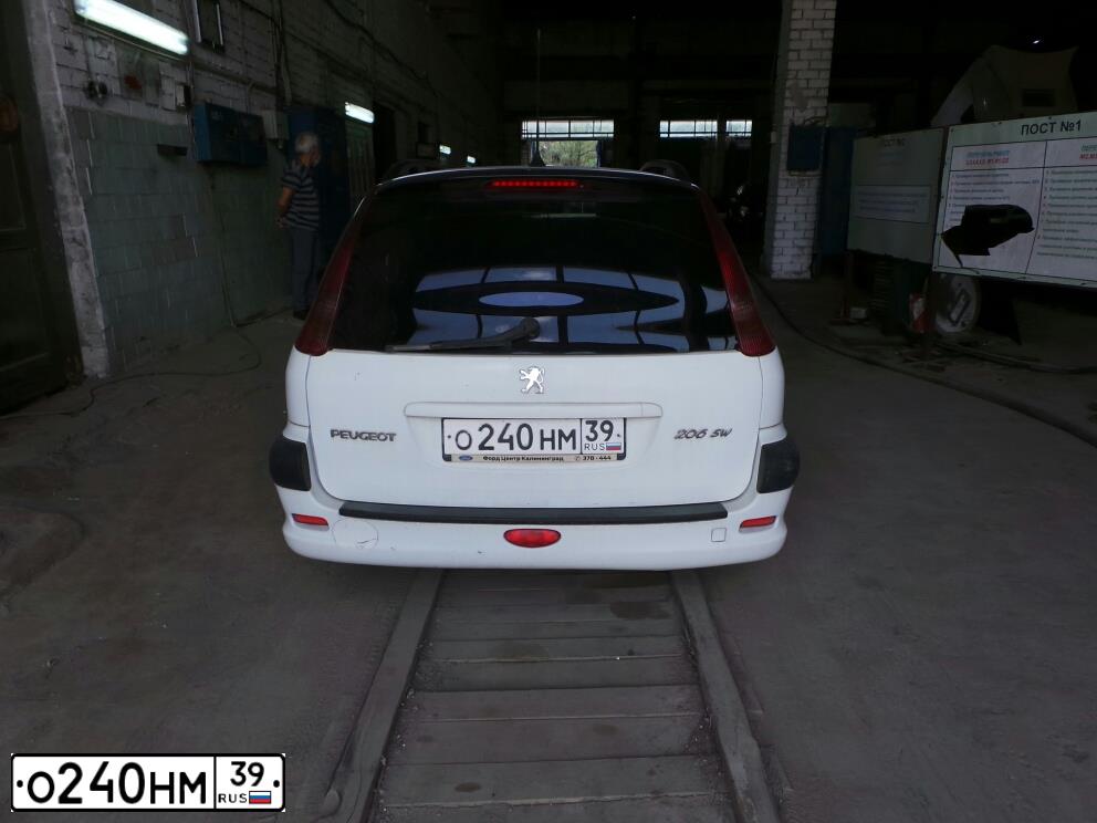 Фото автомобиля PEUGEOT 206, 2004 — госномер О240НМ39. Цвет: БЕЛЫЙ