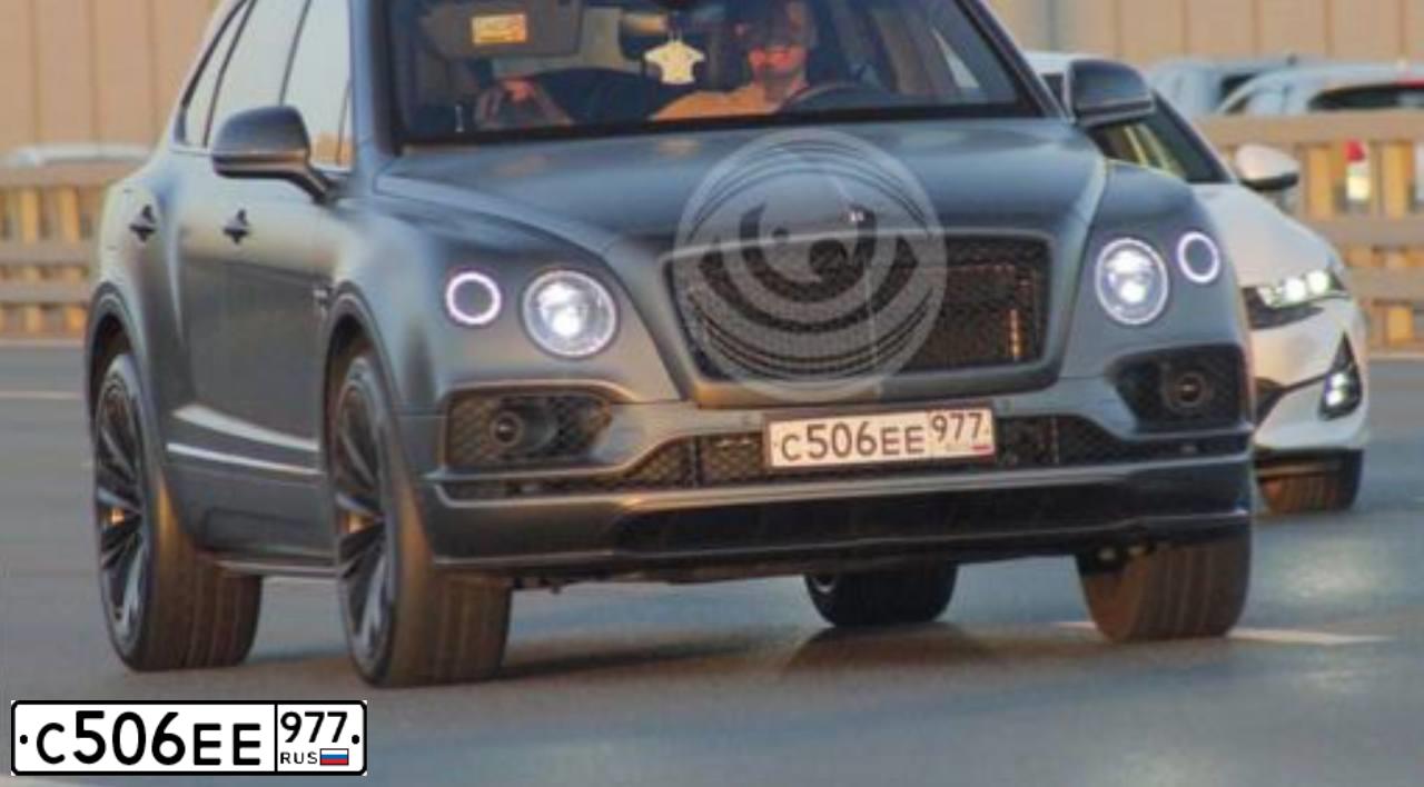 Фото автомобиля BENTLEY BENTAYGA, 2020 — госномер А085ВС550. Цвет: ТЕМНО-СЕРЫЙ
