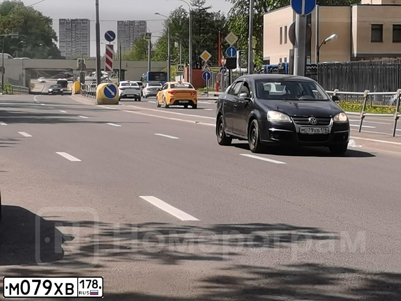 Фото автомобиля VOLKSWAGEN JETTA, 2008 — госномер М079ХВ178. Цвет: СЕРО-СИНИЙ