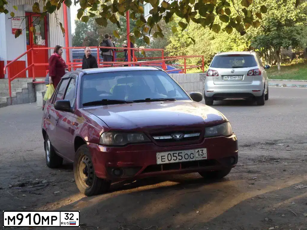 Фото автомобиля VOLKSWAGEN GOLF PLUS, 2012 — госномер М910МР32. Цвет: СЕРЕБРИСТО-ЖЕЛТЫЙ