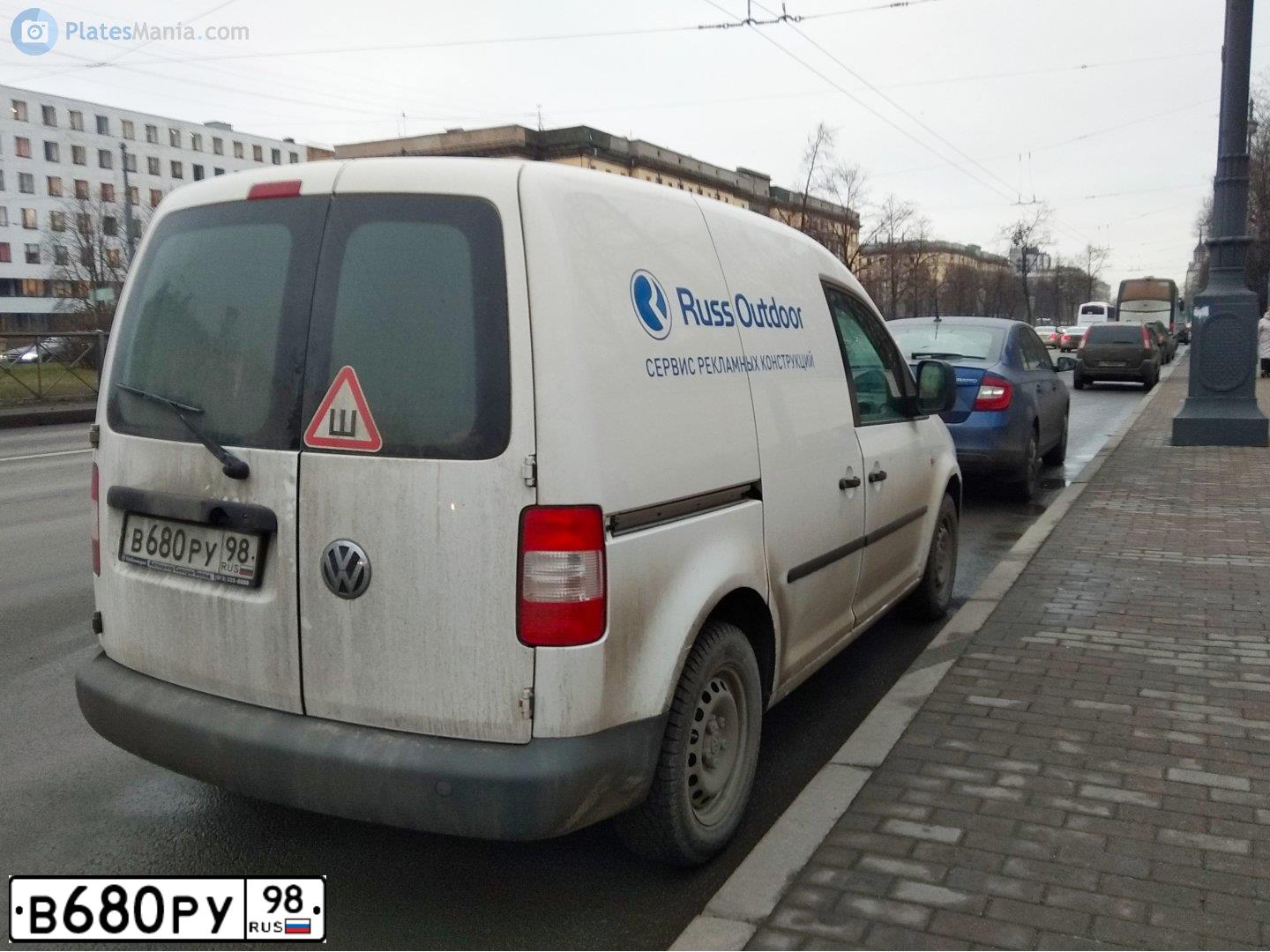 Фото автомобиля VOLKSWAGEN CADDY, 2008 — госномер В680РУ98. Цвет: БЕЛЫЙ