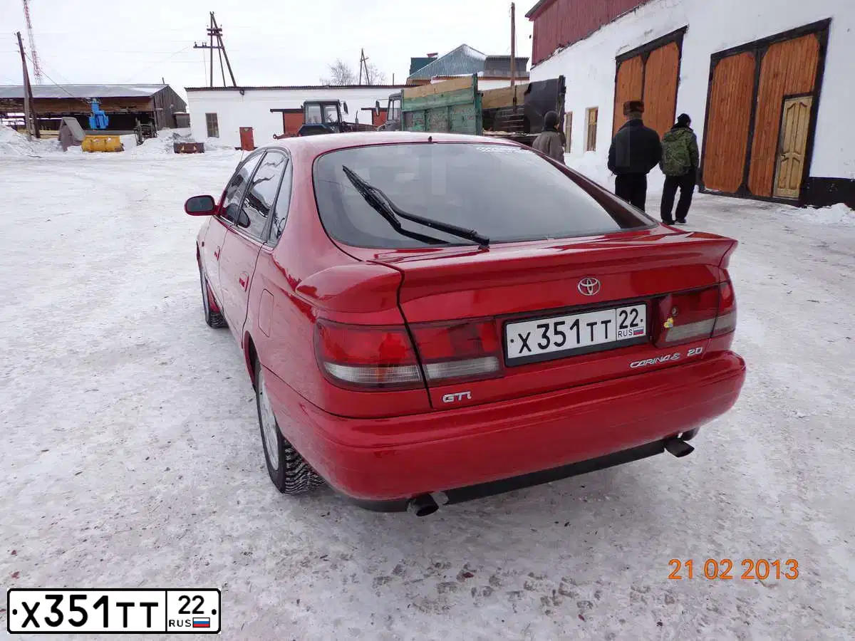 Фото автомобиля TOYOTA CARINA, 1993 — госномер Х351ТТ22. Цвет: КРАСНЫЙ
