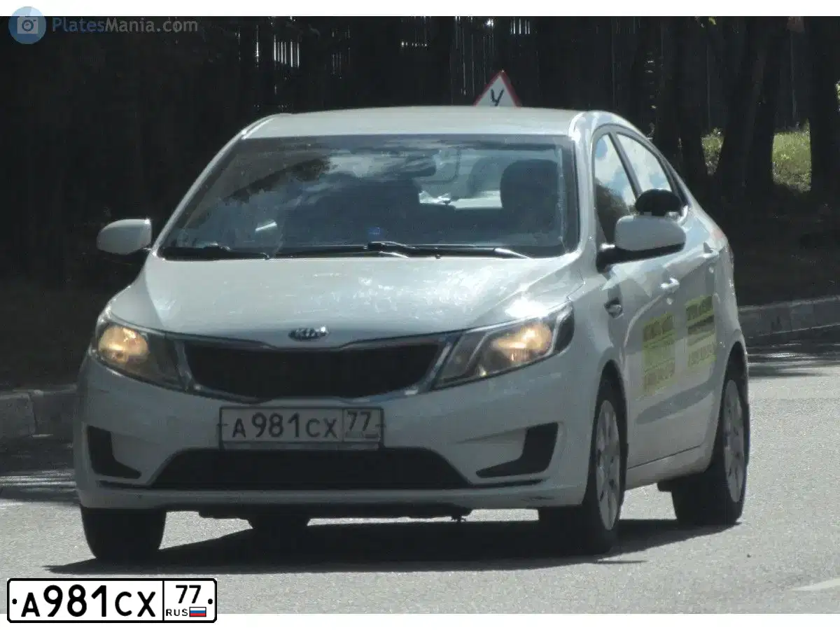 Фото автомобиля KIA RIO, 2013 — госномер А981СХ77. Цвет: БЕЛЫЙ