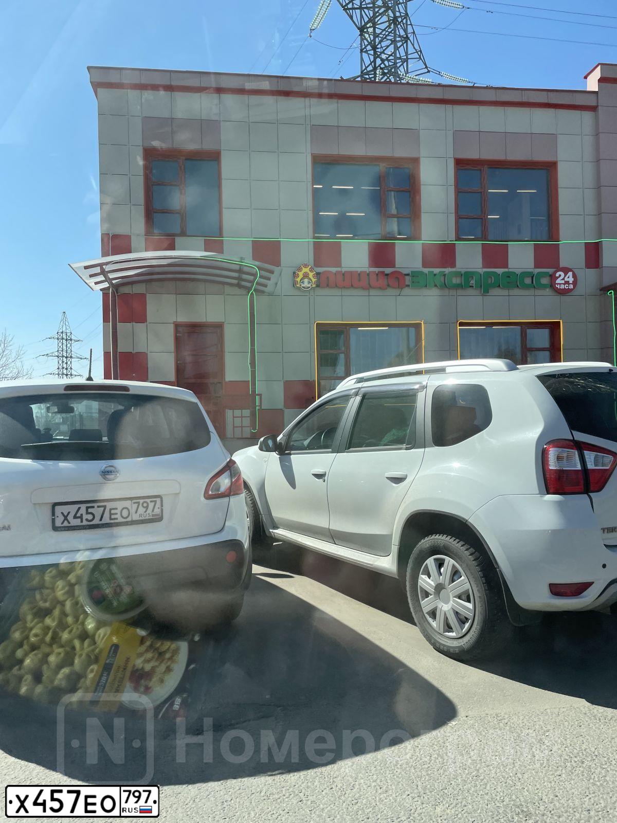 Фото автомобиля NISSAN QASHQAI, 2013 — госномер Х457ЕО797. Цвет: Белый