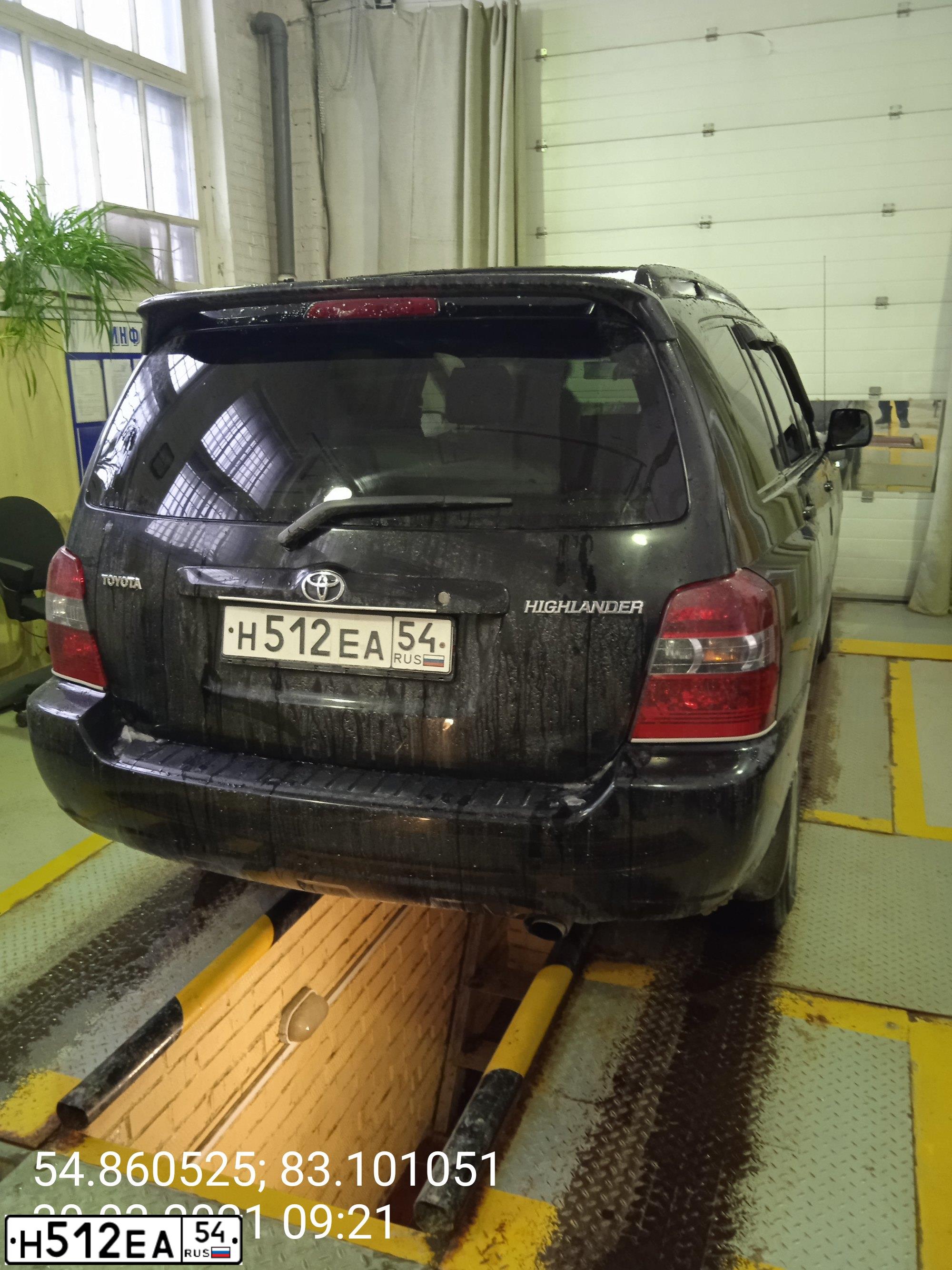Фото автомобиля TOYOTA HIGHLANDER, 2004 — госномер Е705ХТ177. Цвет: ЧЕРНЫЙ