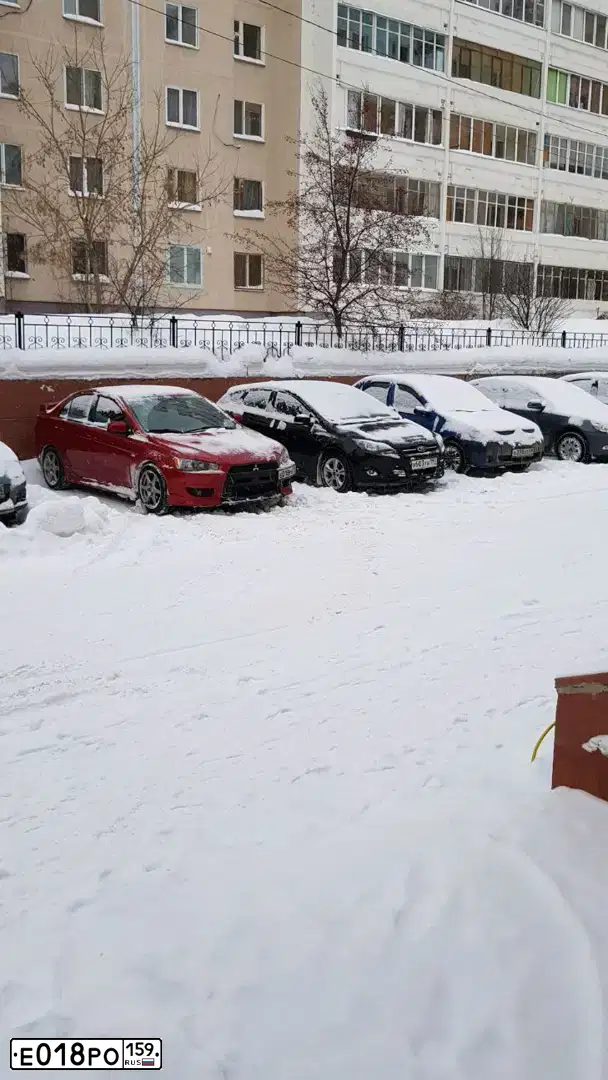 Фото автомобиля MITSUBISHI LANCER, 2007 — госномер М372МО142. Цвет: Красный