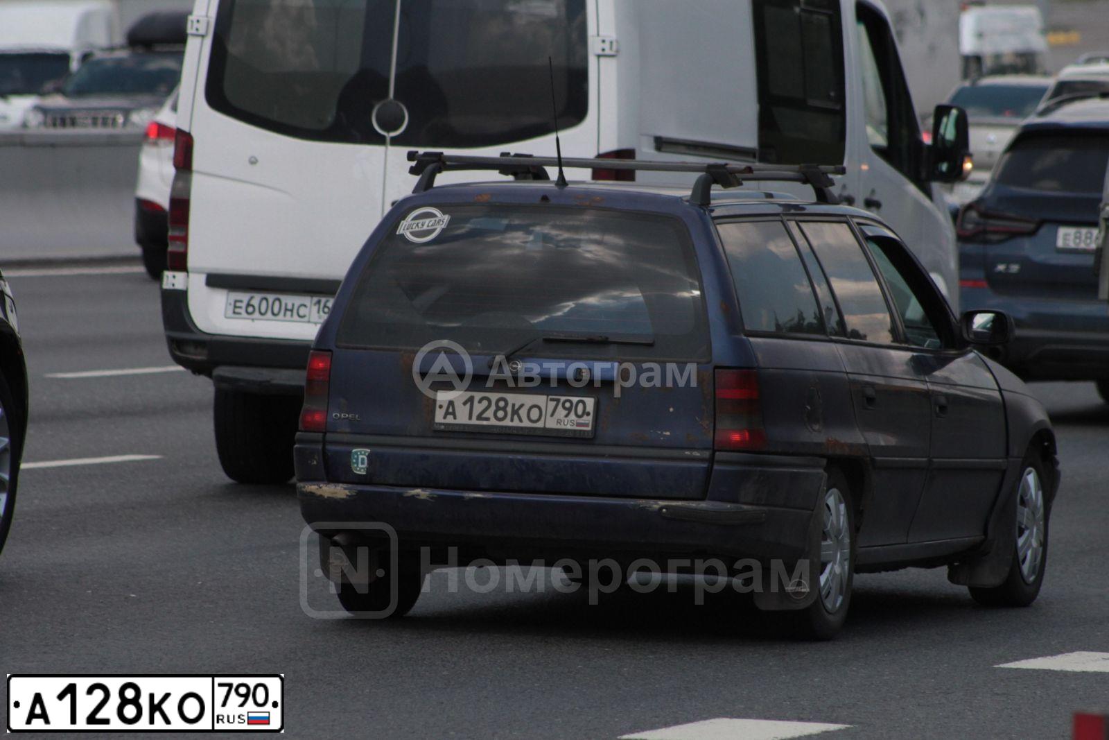 Фото автомобиля OPEL ASTRA, 1997 — госномер А128КО790. Цвет: синий