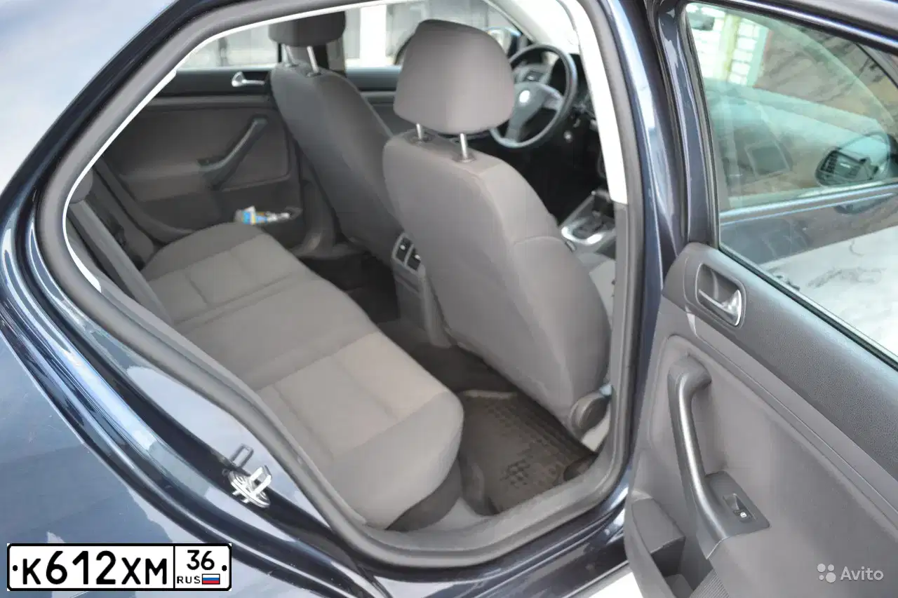 Фото автомобиля VOLKSWAGEN JETTA, 2008 — госномер В050ОС32. Цвет: Серо-Синий
