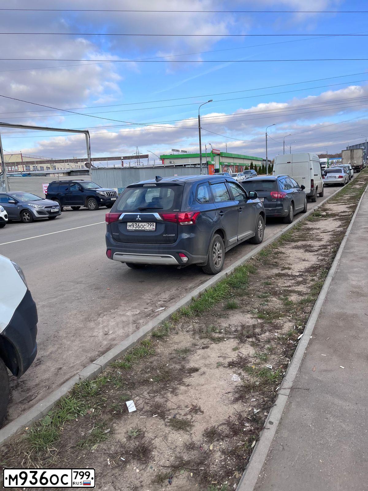 Фото автомобиля MITSUBISHI OUTLANDER, 2019 — госномер М936ОС799. Цвет: ТЕМНО-СИНИЙ