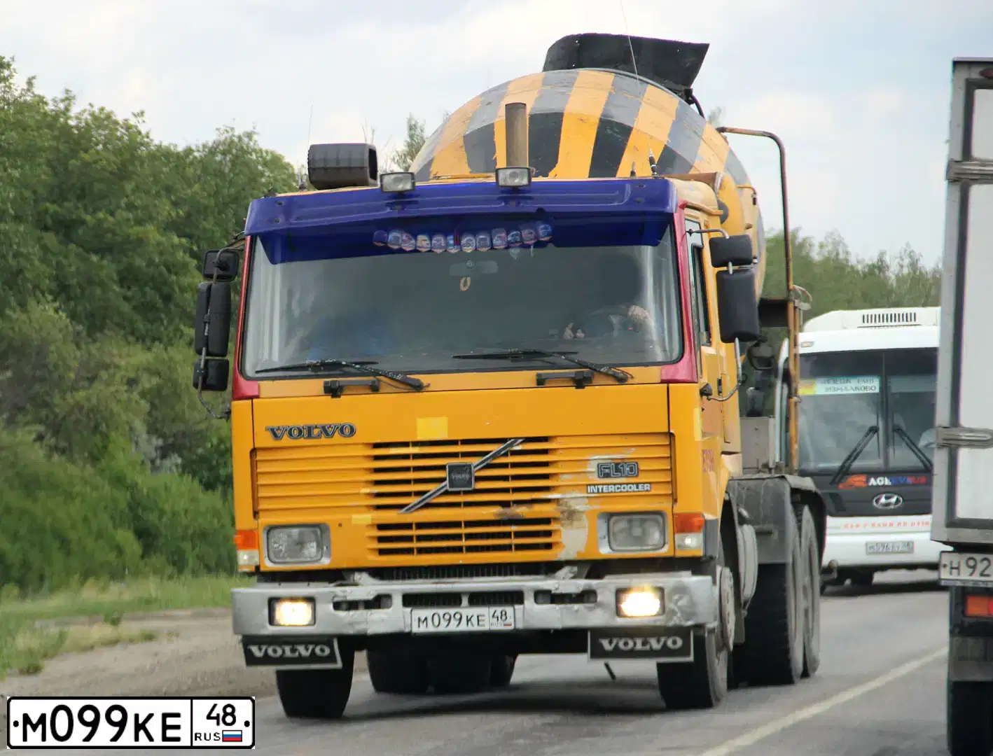 Фото автомобиля ВОЛЬВО VOLVO FL10, 1985 — госномер Е028РЕ790. Цвет: ЖЁЛТЫЙ