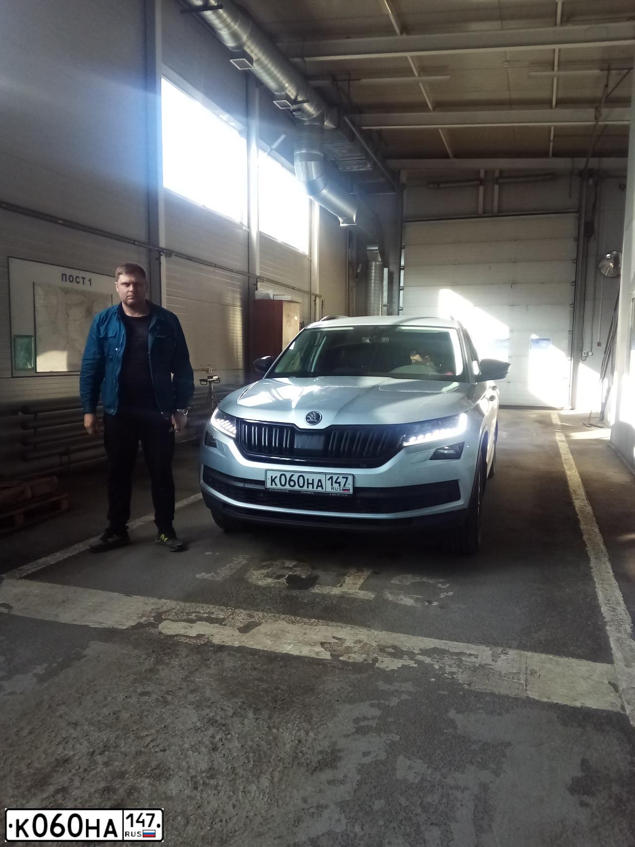 Фото автомобиля SKODA KODIAQ, 2019 — госномер В001УТ198. Цвет: Серебристый