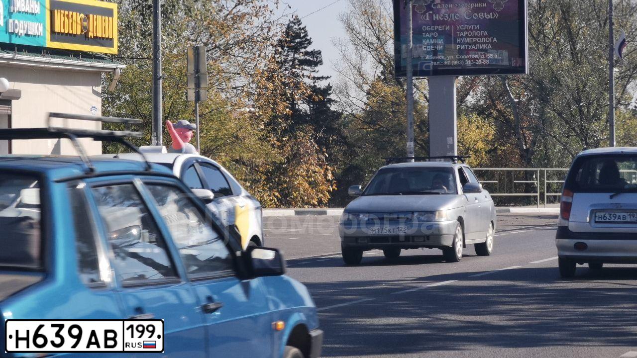 Фото автомобиля OPEL OMEGA, 1998 — госномер Е467СН08. Цвет: синий