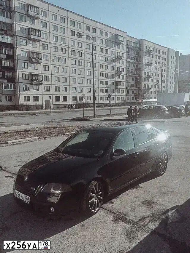 Фото автомобиля SKODA OCTAVIA, 2006 — госномер А581КР790. Цвет: ЧЕРНЫЙ