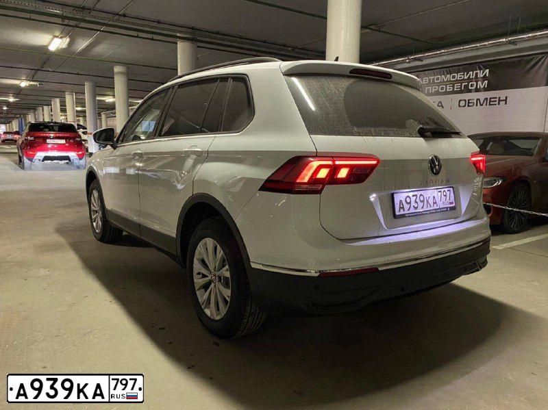 Фото автомобиля VOLKSWAGEN TIGUAN, 2021 — госномер О160ЕН32. Цвет: Белый