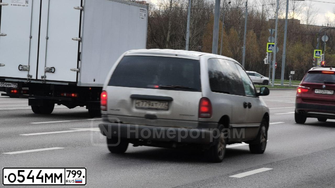 Фото автомобиля LANDROVER RANGE ROVER SPORT, 2014 — госномер О554ММ799. Цвет: Красный