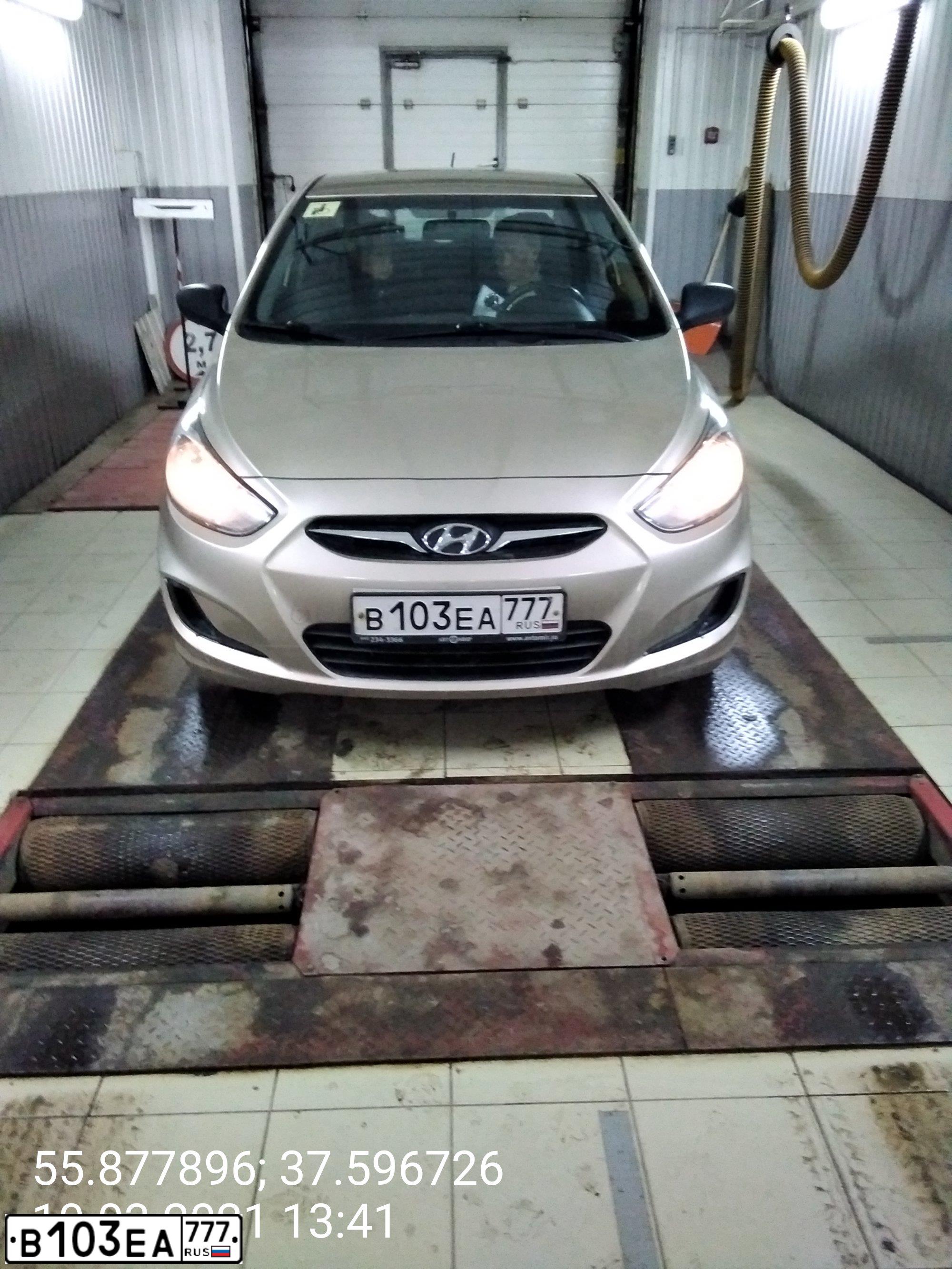 Фото автомобиля HYUNDAI SOLARIS, 2013 — госномер В103ЕА777. Цвет: БЕЖЕВЫЙ