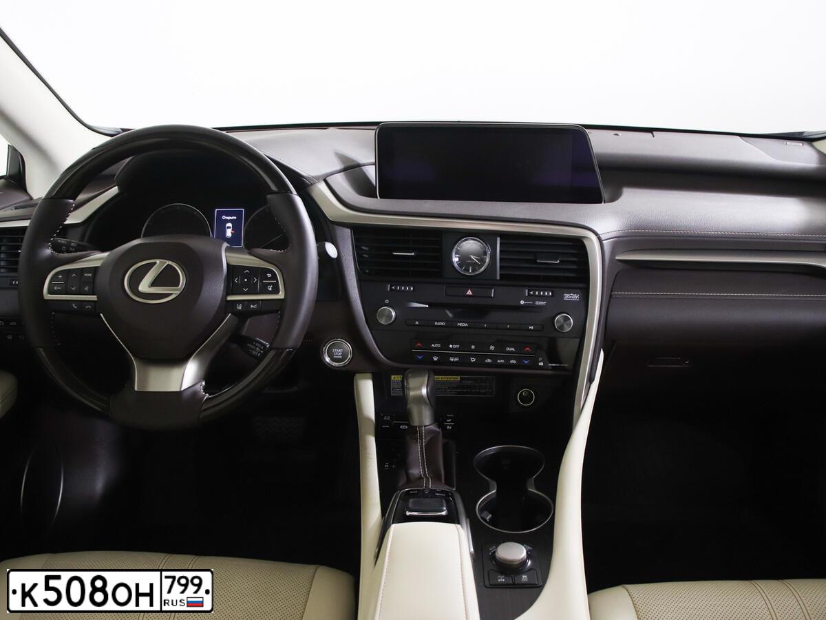 Фото автомобиля LEXUS RX, 2019 — госномер М835ОО790. Цвет: Красный