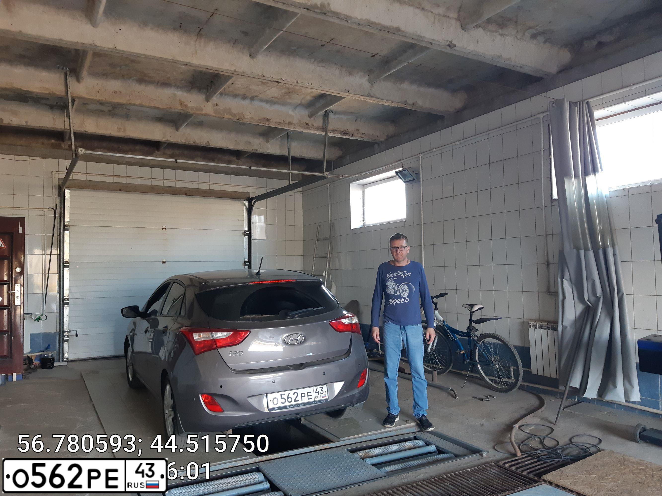 Фото автомобиля HYUNDAI I30, 2013 — госномер Е519ХС21. Цвет: Коричневый